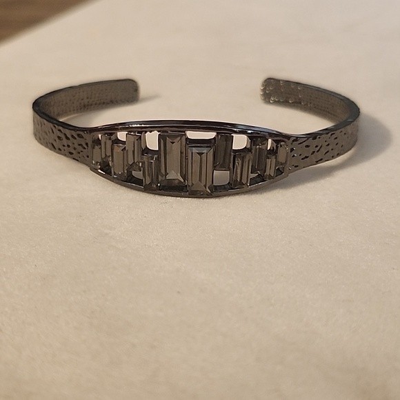 NWT Paparazzi Beautiful Hematite Gemstone Cuff Bracelet - Picture 1 of 3